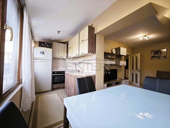 Дава се под наем Тристаен апартамент в Варна, Левски - 90 кв.м за 648.21 € - Снимка #1
