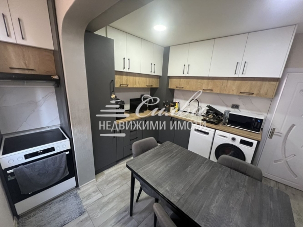 Тристаен апартамент в Шумен, Тракия - 77 кв.м за 961 €/кв.м - Снимка #1