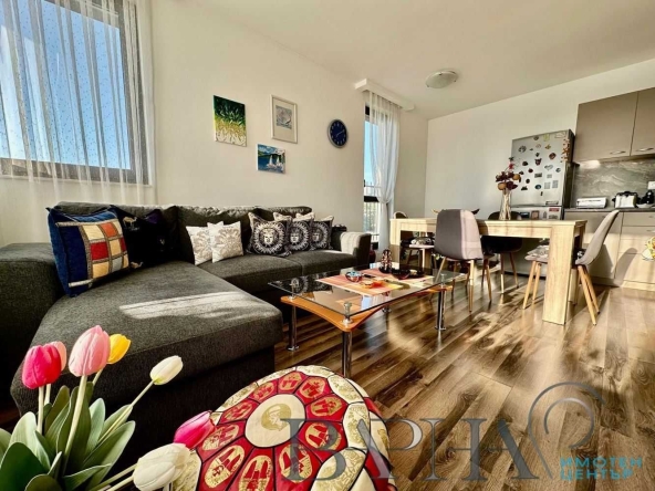 Дава се под наем Тристаен апартамент в Варна, Младост 1 - 100 кв.м за 548.25 € - Снимка #1