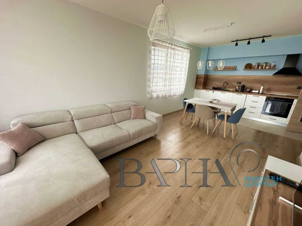 Дава се под наем Двустаен апартамент в Варна, Център - 70 кв.м за 398.82 € - Снимка #1