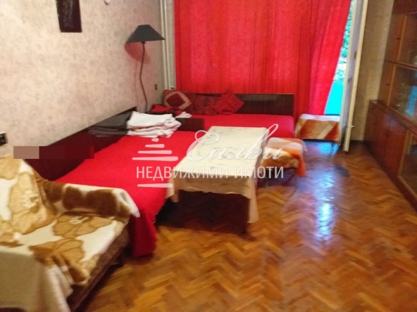 Четиристаен апартамент в Шумен, Томбул джамия - 125 кв.м за 574 €/кв.м - Снимка #1