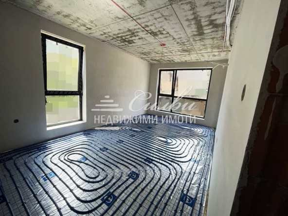 Тристаен апартамент в Шумен, Военно училище - 91 кв.м за 816 €/кв.м - Снимка #1