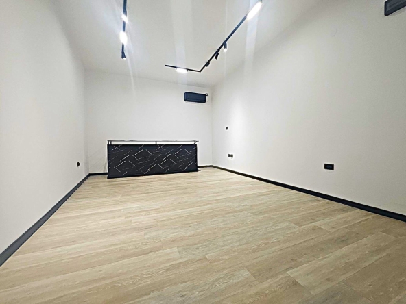 Дава се под наем Офис в Пловдив, Център - 64 кв.м за 648.21 € - Снимка #1