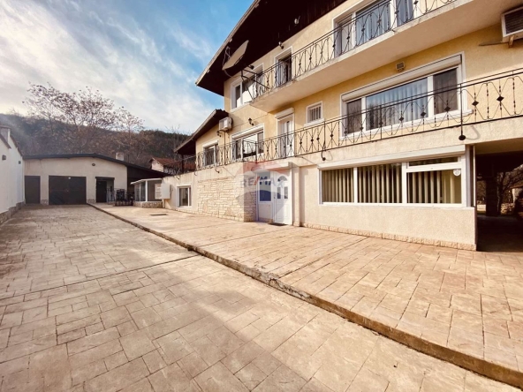 Къща в Балчик - 228 кв.м за 738 €/кв.м - Снимка #1