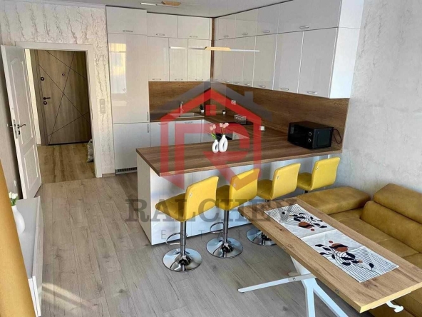 Дава се под наем Двустаен апартамент в к.к. Св.Св. Константин и Елена - 70 кв.м за 648.21 € - Снимка #1