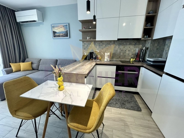 Дава се под наем Едностаен апартамент в к.к. Св.Св. Константин и Елена - 30 кв.м за 359.04 € - Снимка #1