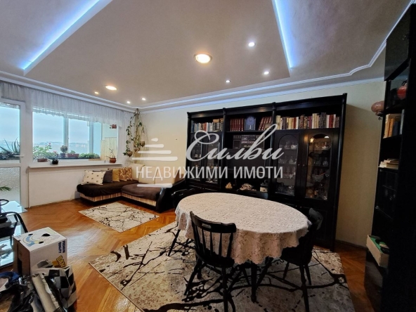 Тристаен апартамент в Шумен, Център - 90 кв.м за 782 €/кв.м - Снимка #1