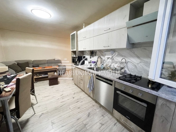 Двустаен апартамент в Шумен, Тракия - 64 кв.м за 916 €/кв.м - Снимка #1