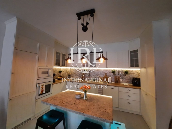 Тристаен апартамент в Варна, Център - 137 кв.м за 2159 €/кв.м - Снимка #1