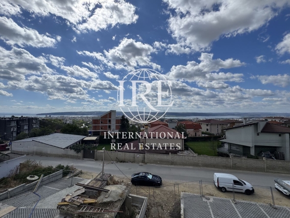 Тристаен апартамент в Варна, м-т Пчелина - 95 кв.м за 840 €/кв.м - Снимка #1