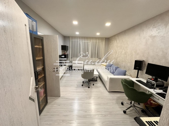 Тристаен апартамент в Шумен, Център - 88 кв.м за 1107 €/кв.м - Снимка #1