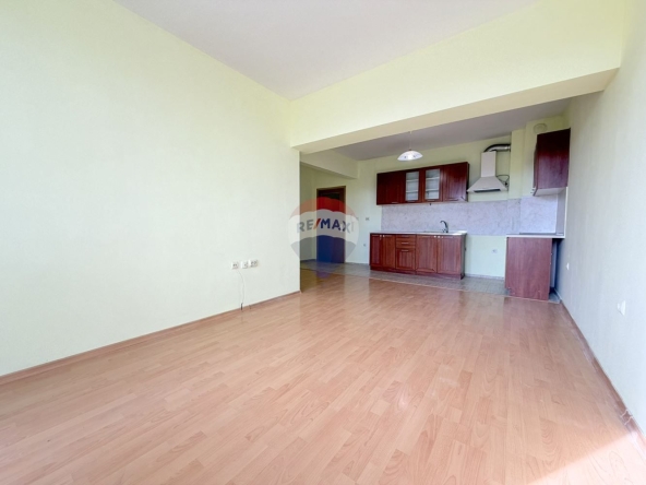 Дава се под наем Двустаен апартамент в Варна, Трошево - 60 кв.м за 328.95 € - Снимка #1