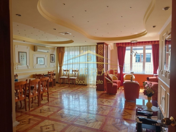 Дава се под наем Тристаен апартамент в Варна, Лятно кино Тракия - 115 кв.м за 698.19 € - Снимка #1