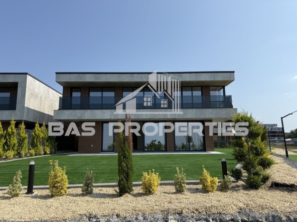 Къща в Бургас, Сарафово - 317 кв.м за 2413 €/кв.м - Снимка #1