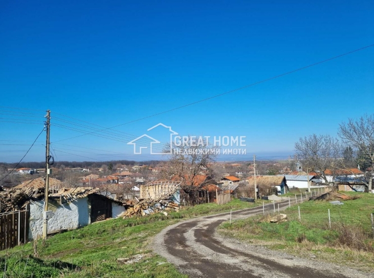 Парцел в с. Стража, Област Търговище - 800 кв.м за 18 €/кв.м - Снимка #1