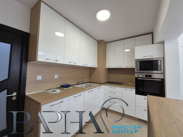 Дава се под наем Двустаен апартамент в Варна, Център - 62 кв.м за 428.91 € - Снимка #1