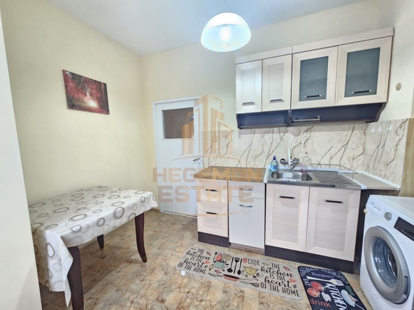 Тристаен апартамент в Варна, Погреби - 60 кв.м за 1148 €/кв.м - Снимка #1