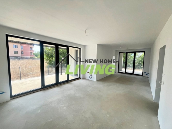 Къща в Пловдив, Остромила - 380 кв.м за 573 €/кв.м - Снимка #1