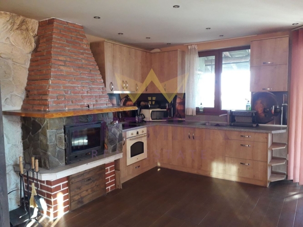 Дава се под наем Къща в с. Кичево, Област Варна - 162 кв.м за 996.03 € - Снимка #1