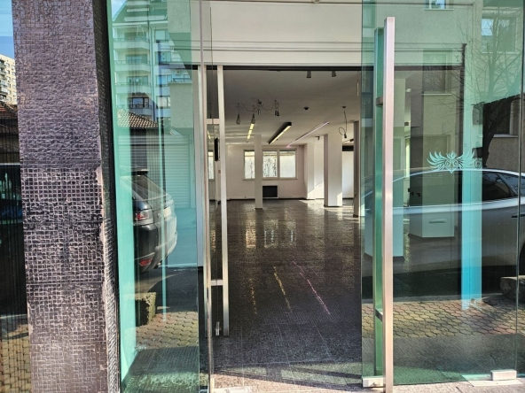 Дава се под наем Магазин в София, Иван Вазов - 274 кв.м за 1874.76 € - Снимка #1
