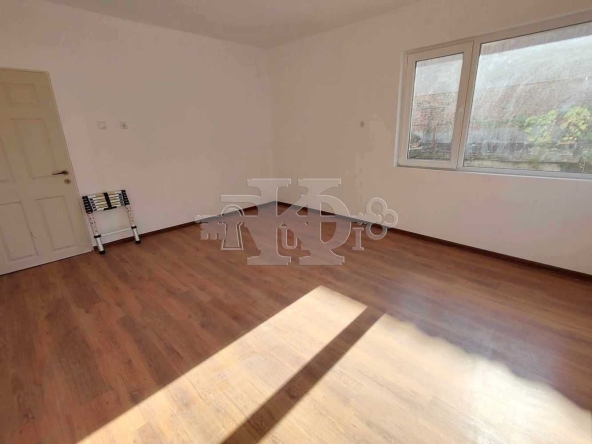 Тристаен апартамент в Добрич, Христо Ботев - 90 кв.м за 901 €/кв.м - Снимка #1