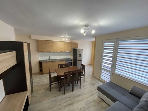 Дава се под наем Тристаен апартамент в Варна, Младост 1 - 100 кв.м за 548.25 € - Снимка #1