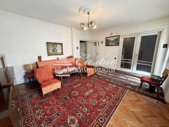 Четиристаен апартамент в Шумен, Тракия - 102 кв.м за 710 €/кв.м - Снимка #1