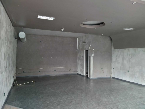 Дава се под наем Магазин в Пловдив, Каменица 2 - 86 кв.м за 698.19 € - Снимка #1