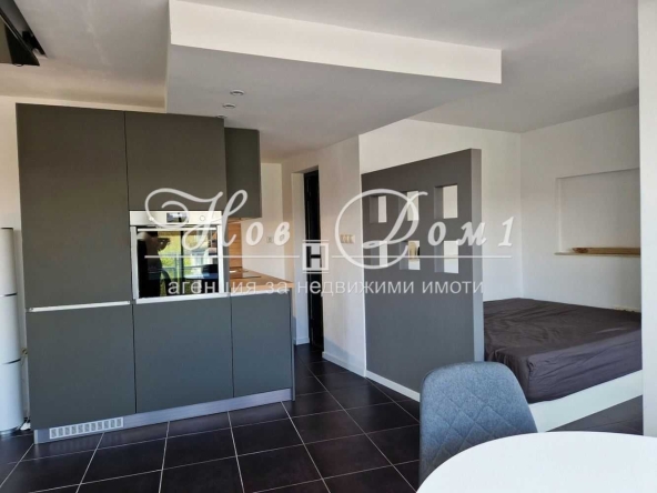 Дава се под наем Едностаен апартамент в Варна, Център - 58 кв.м за 648.21 € - Снимка #1