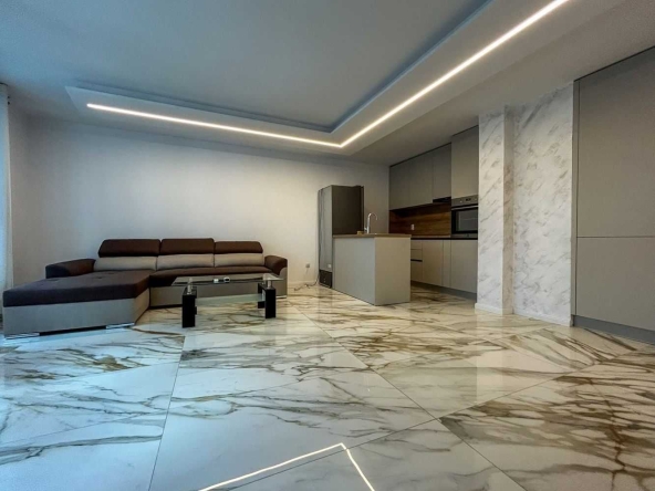 Дава се под наем Двустаен апартамент в София, Витоша - 70 кв.м за 686.97 € - Снимка #1