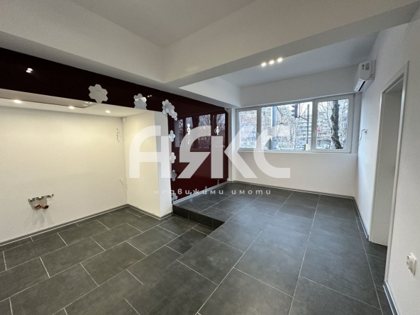 Дава се под наем Офис в София, Център - 100 кв.м за 947.58 € - Снимка #1