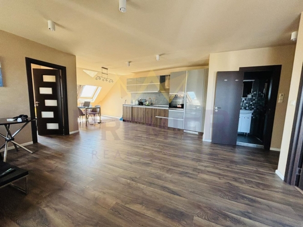 Тристаен апартамент в Варна, Зимно кино Тракия - 95 кв.м за 2158 €/кв.м - Снимка #1