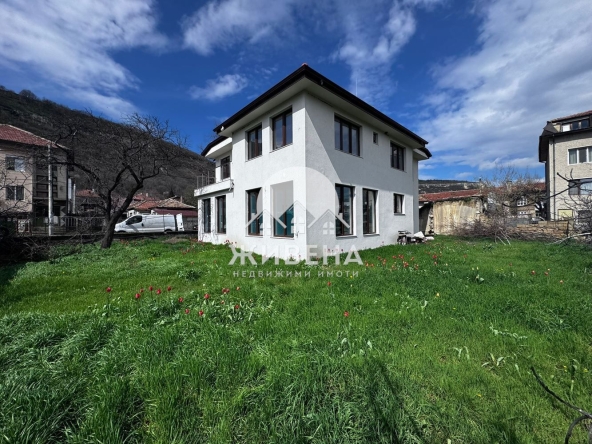 Къща в Провадия - 240 кв.м за 617 €/кв.м - Снимка #1
