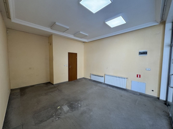 Дава се под наем Магазин в София, Център - 31 кв.м за 398.82 € - Снимка #1