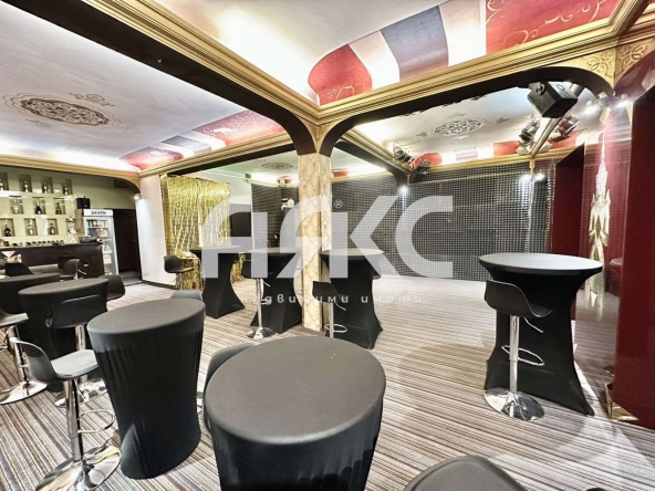 Дава се под наем Офис в София, Център - 200 кв.м за 1994.61 € - Снимка #1