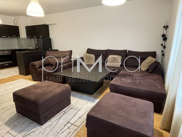 Дава се под наем Тристаен апартамент в Бургас, Център - 98 кв.м за 767.55 € - Снимка #1
