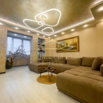 Дава се под наем Тристаен апартамент в Варна, Център - 100 кв.м за 1595.79 € - Снимка #1