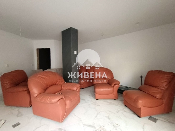 Дава се под наем Офис в Варна, Лятно кино Тракия - 41 кв.м за 498.27 € - Снимка #1