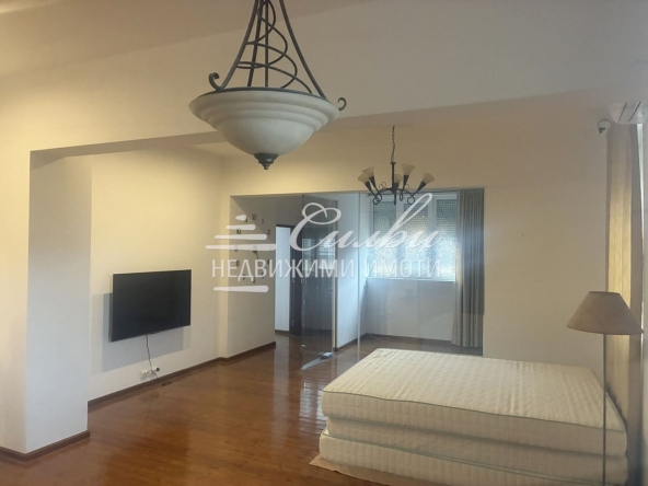 Тристаен апартамент в Шумен, Добруджански - 120 кв.м за 638 €/кв.м - Снимка #1