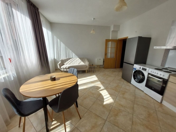Дава се под наем Двустаен апартамент в Пловдив, Тракия - 50 кв.м за 363.63 € - Снимка #1