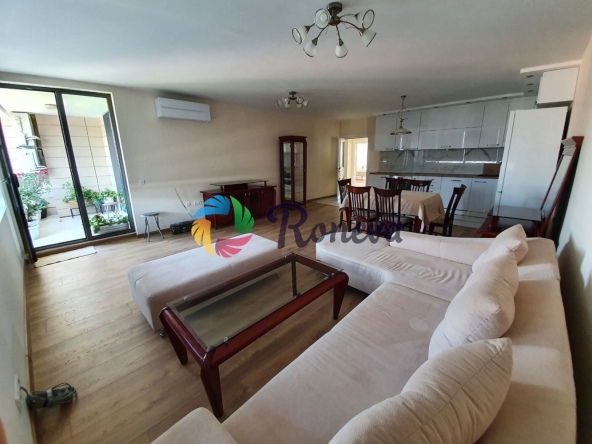 Дава се под наем Тристаен апартамент в Варна, Център - 130 кв.м за 1296.42 € - Снимка #1