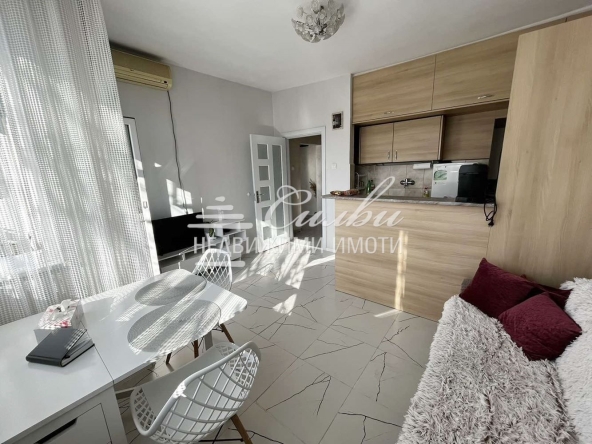 Дава се под наем Двустаен апартамент в Шумен, Център - 60 кв.м за 306 € - Снимка #1