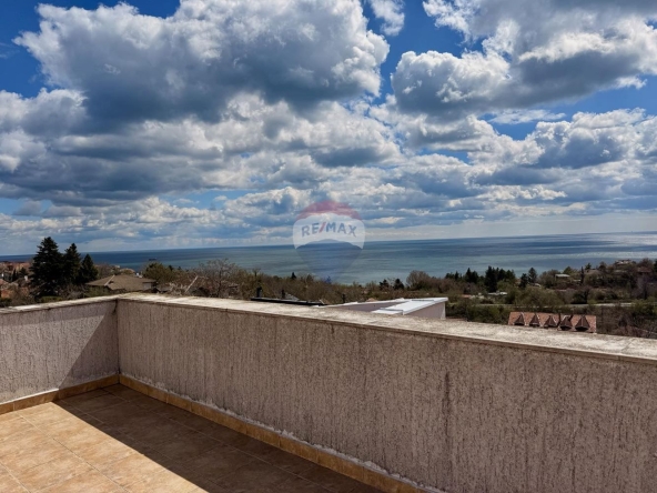 Тристаен апартамент в Балчик - 127 кв.м за 562 €/кв.м - Снимка #1