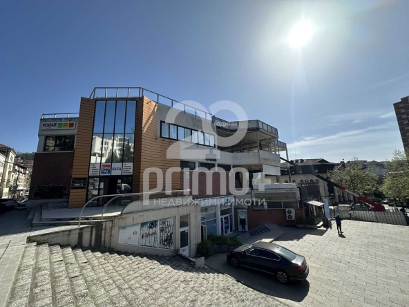 Дава се под наем Офис в Велико Търново, Център - 1007 кв.м за 8478.24 € - Снимка #1