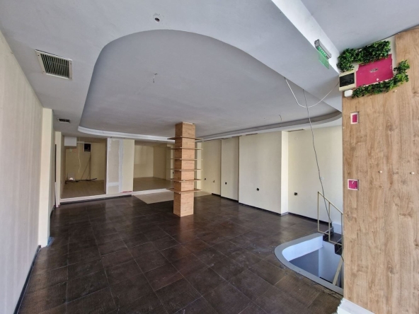 Дава се под наем Магазин в София, Център - 160 кв.м за 1545.81 € - Снимка #1