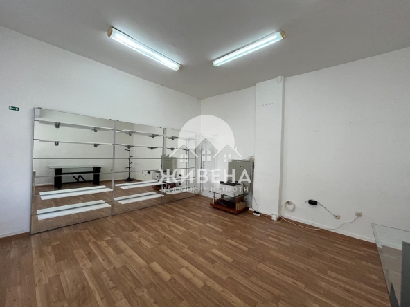 Дава се под наем Офис в Варна, Център - 49 кв.м за 348.84 € - Снимка #1