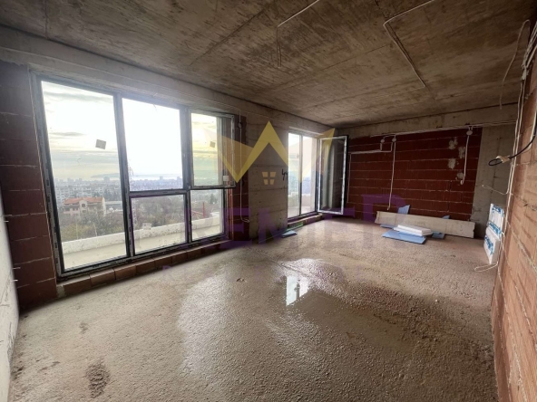 Тристаен апартамент в Варна, Изгрев - 124 кв.м за 790 €/кв.м - Снимка #1