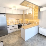 Дава се под наем Двустаен апартамент в София, Левски В - 65 кв.м за 718.08 € - Снимка #1
