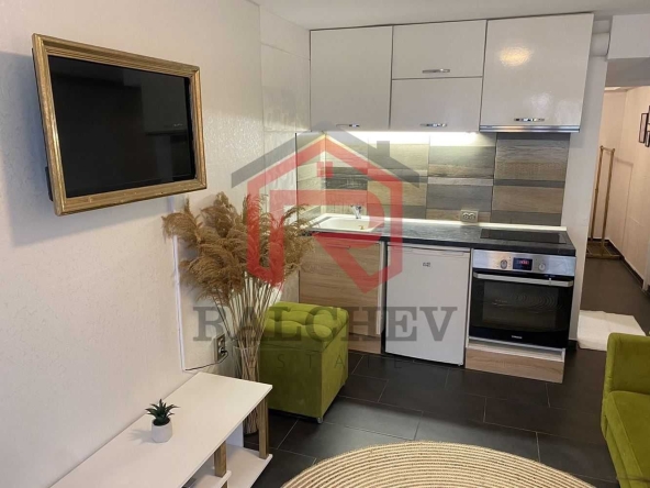 Дава се под наем Двустаен апартамент в Варна, Бриз - 33 кв.м за 248.88 € - Снимка #1