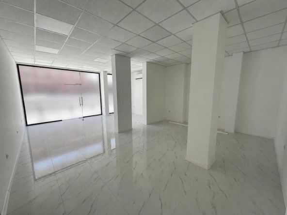 Дава се под наем Магазин в Пловдив, Център - 56 кв.м за 997.05 € - Снимка #1